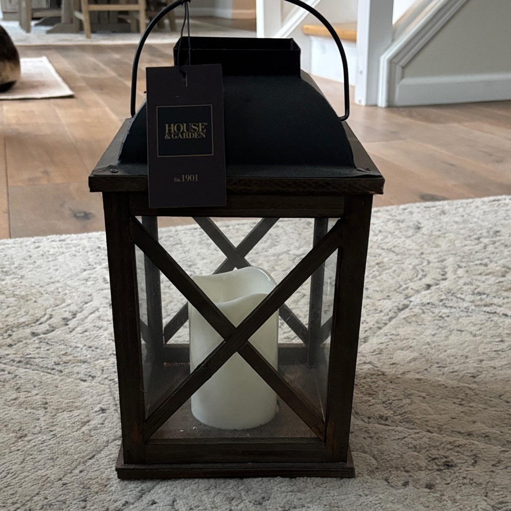 Black and Brown Lantern lights up with batteries